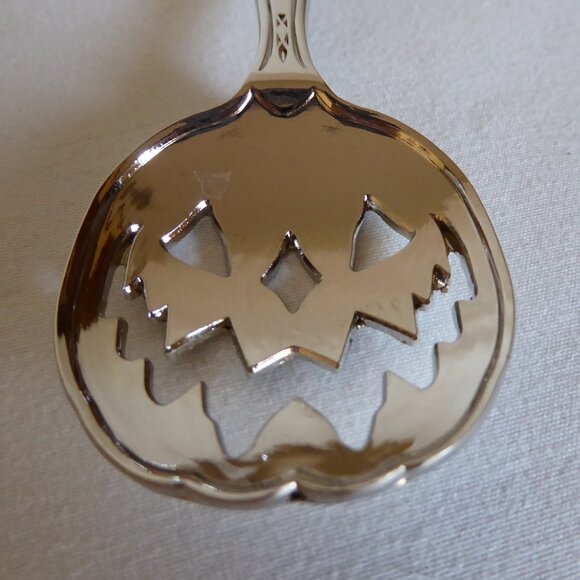 NEW HAUNTED HALLOWS LIVELY GHOSTS HALLOWEEN PUMPKIN SILVER TEA SPOON SET OF 4 - Picture 7 of 11